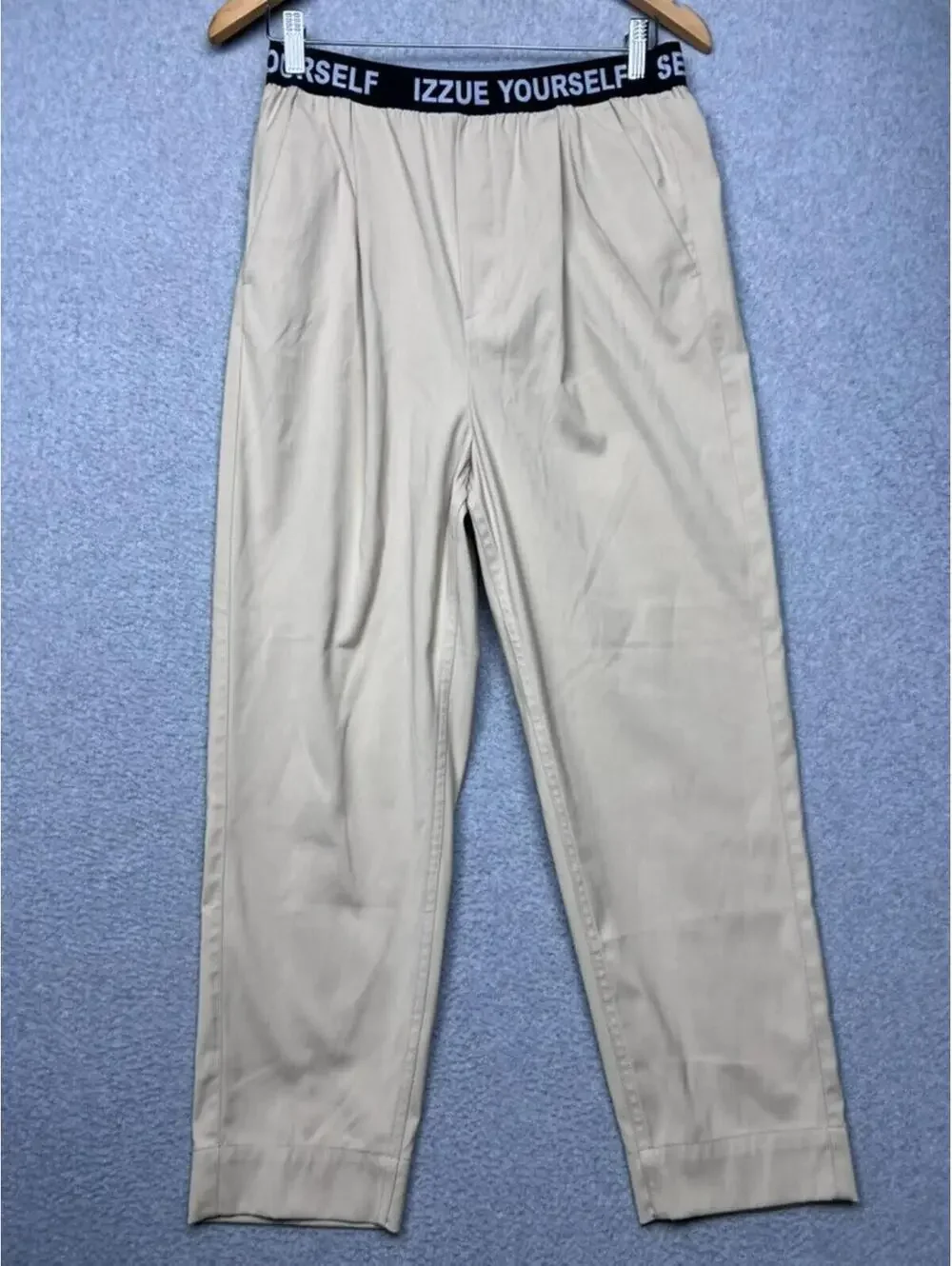 IZZUE Yourself Khaki Pleated Trousers Logo Waistband Tapered Pants Womens 29 In