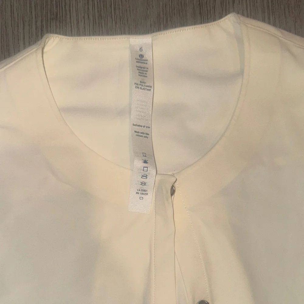 Women’s Lululemon Cream Button-Up Jacket