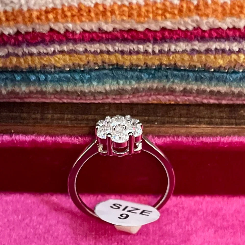 Moissanite stunning silver
