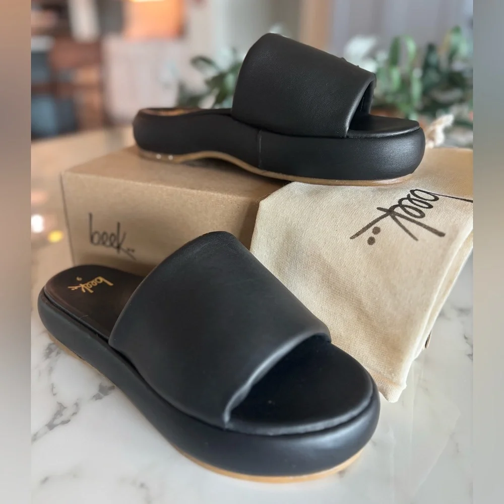 Beek Trumpeter Black Leather Sandal