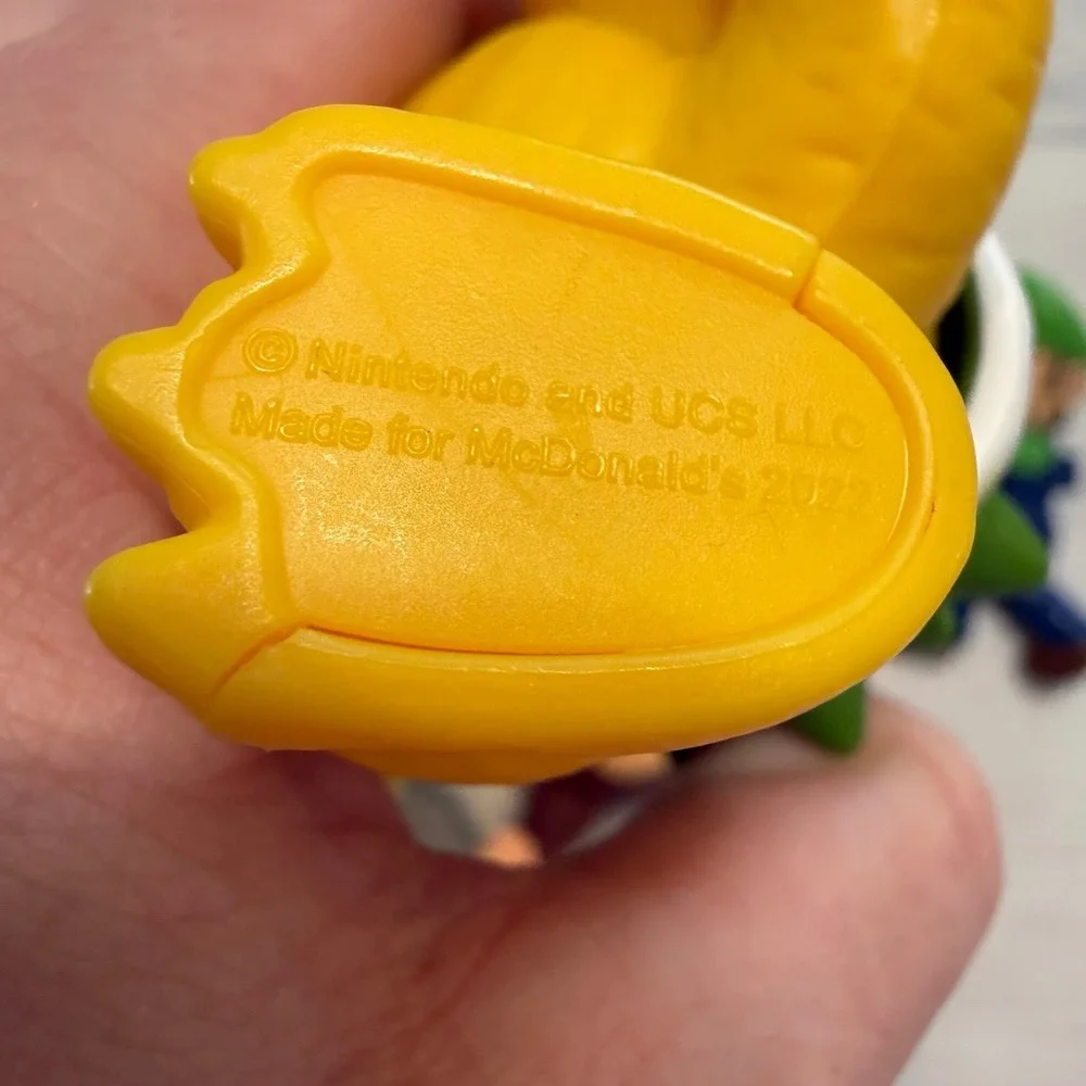 Super Mario brothers misc‎ McDonald's happy meal toys
