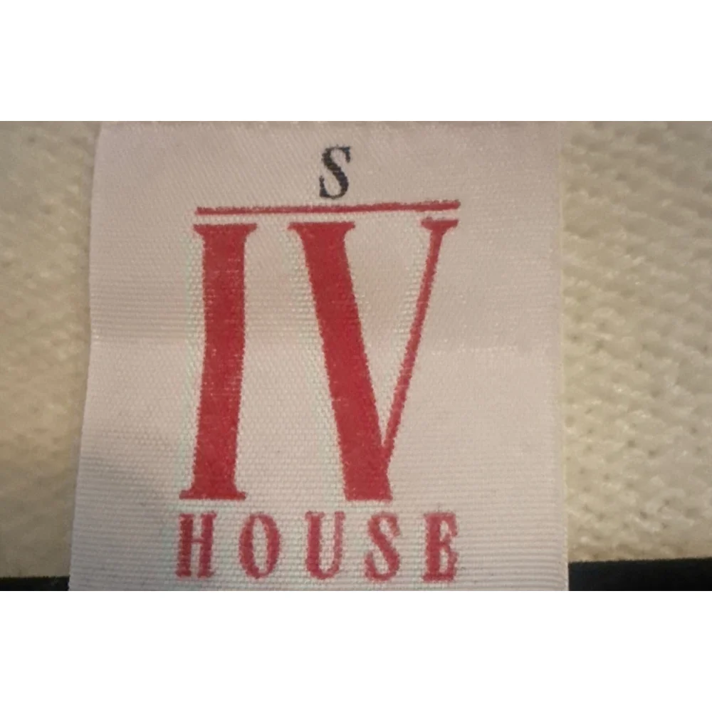 IV HOUSE size embroidery 25