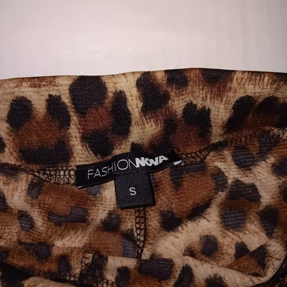 Fashion Nova size small