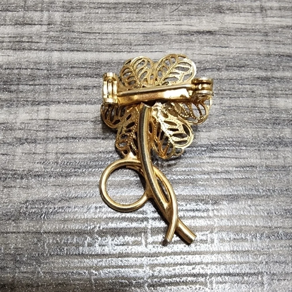 Vintage brooch gold