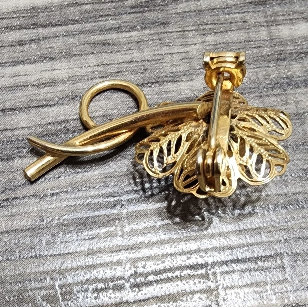 Vintage brooch gold