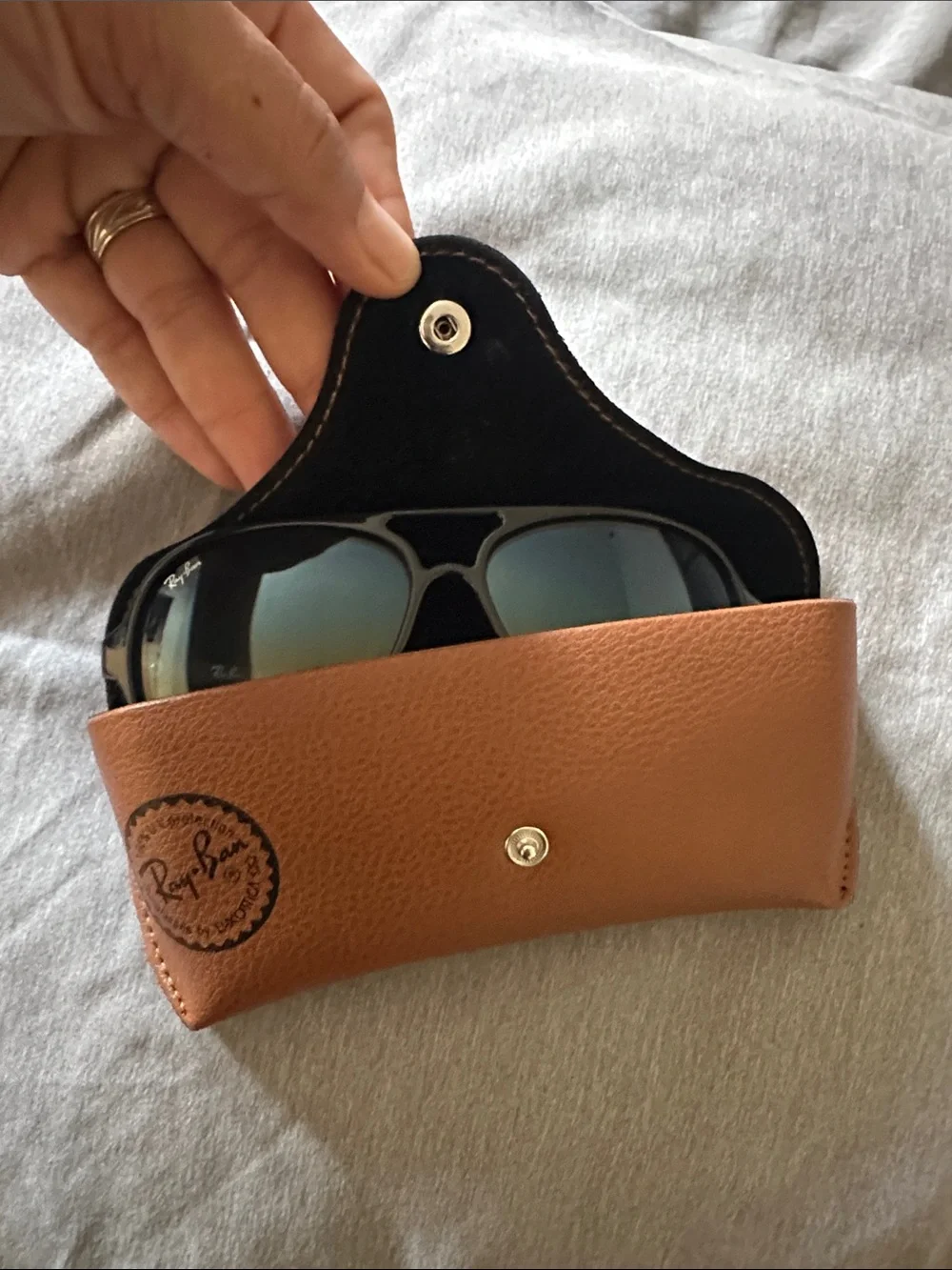 Ray-Ban iconic ray