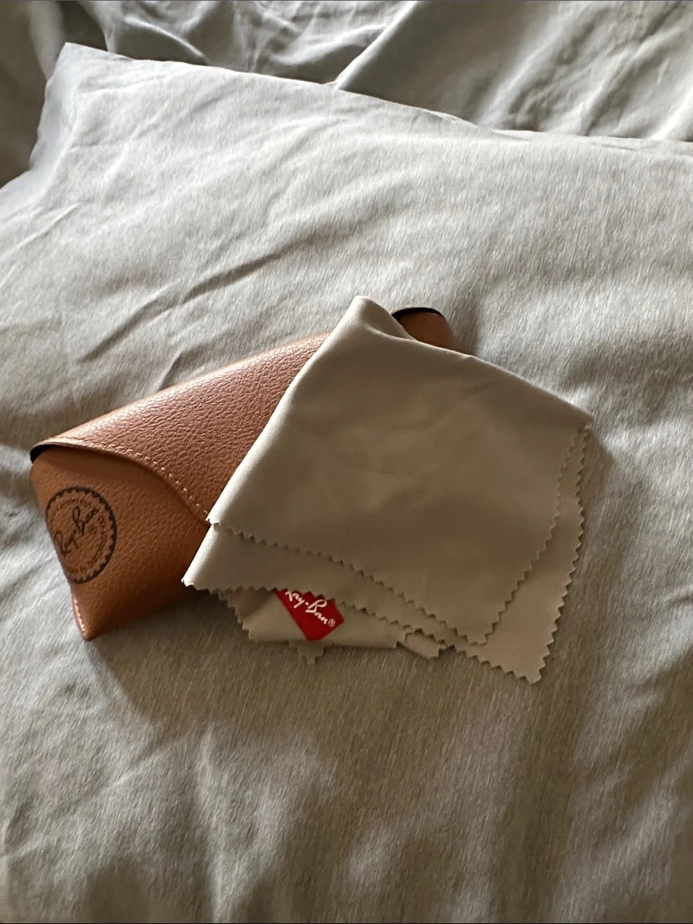 Ray-Ban iconic ray
