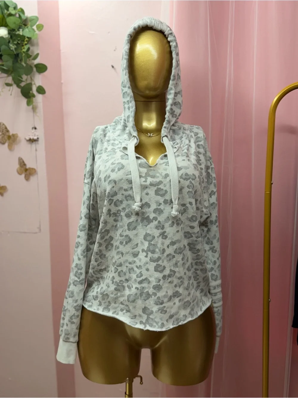 Vintage Havana Light Gray Leopard-Print Hooded Pullover