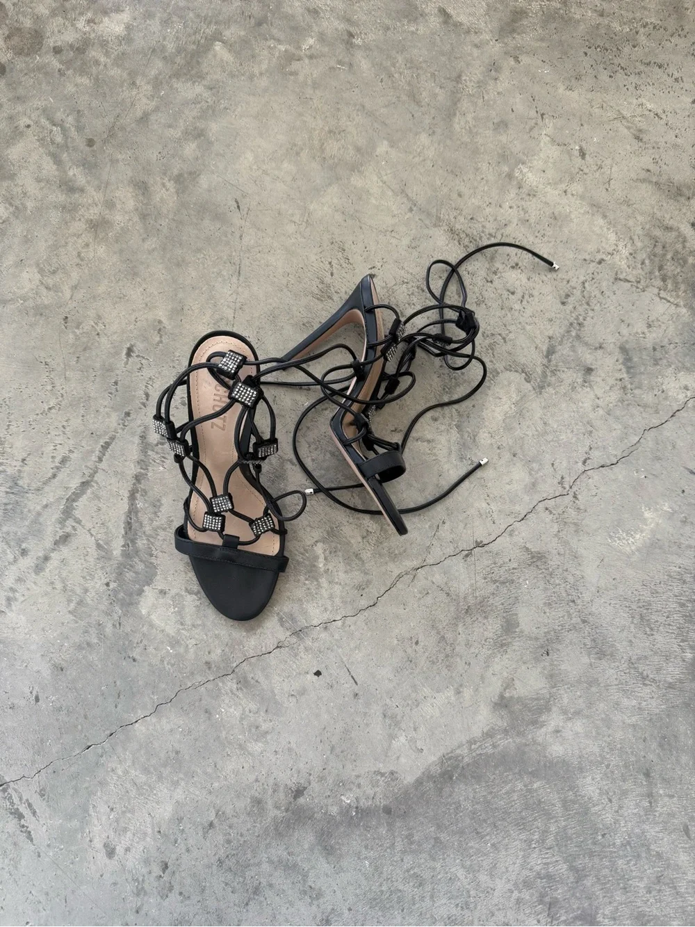 SCHUTZ #glamour embellishments are