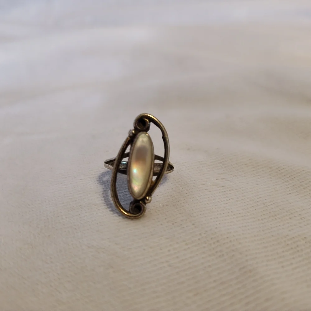 Beautiful Vintage 1950's Opal Ring Set In Sterling Silver Open Fret Work (6)