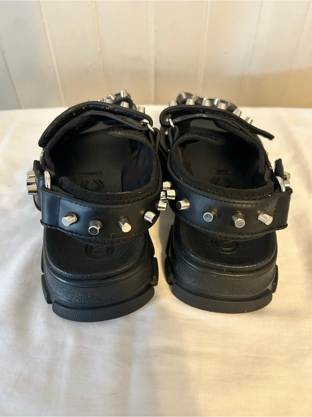 Gucci aguru leather