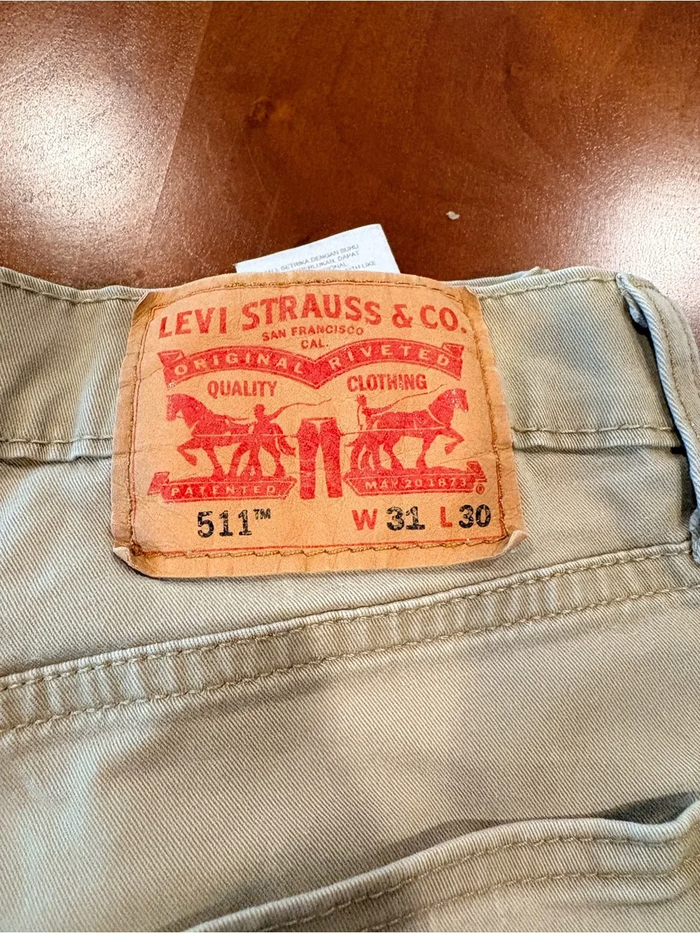 Levis distress ripe