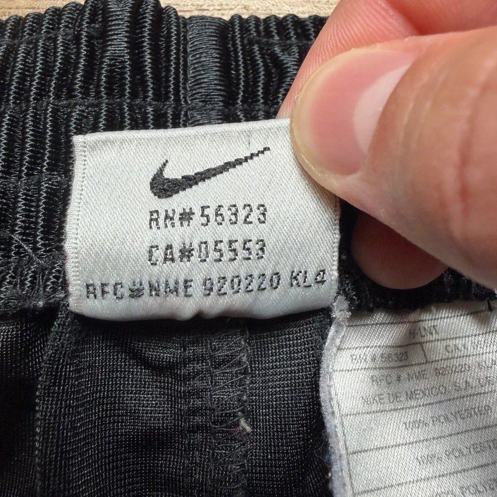 Nike vintage tear