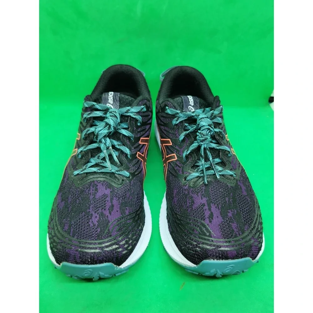 Asics still details pictures