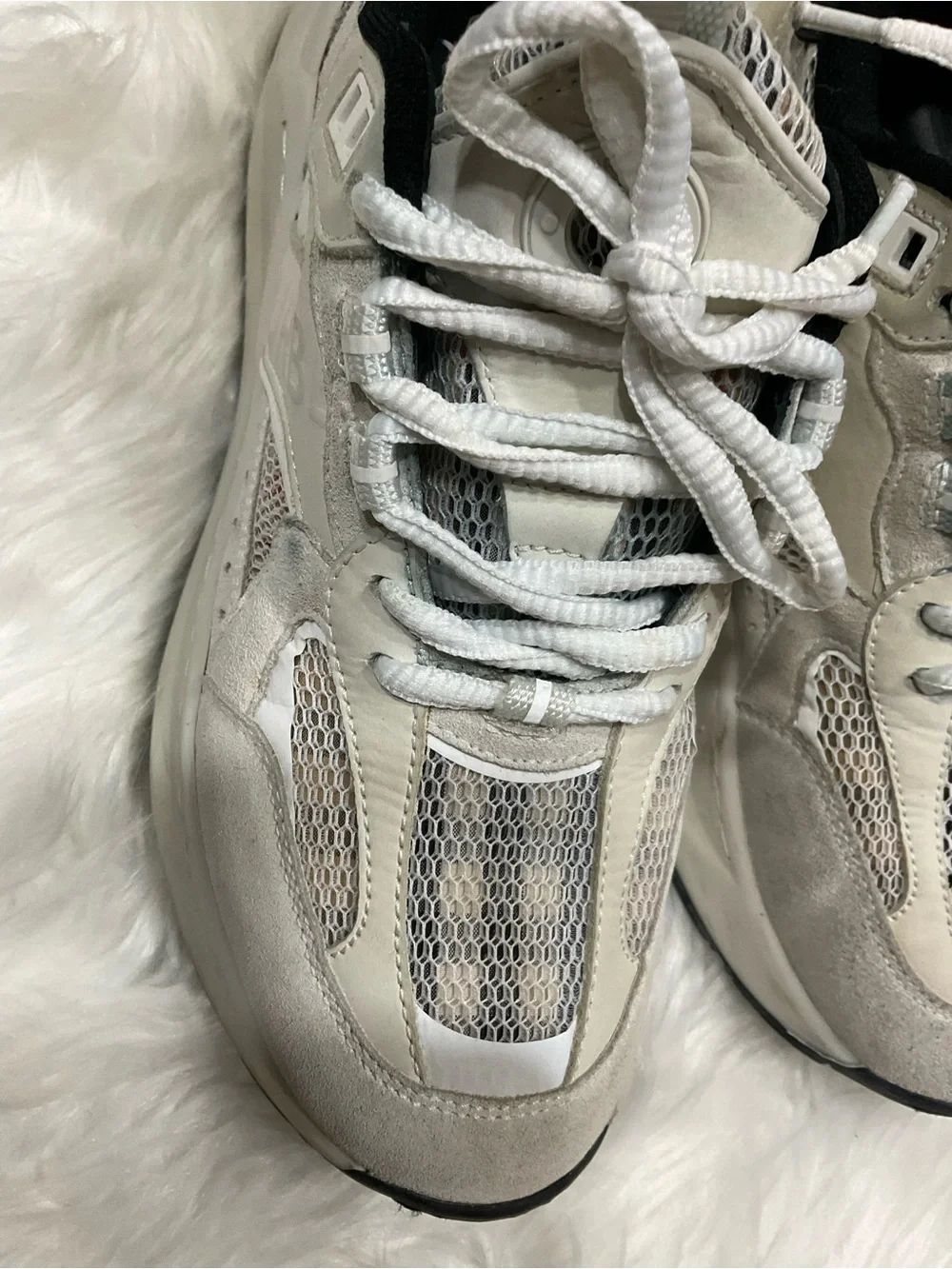 Burberry closure complements size