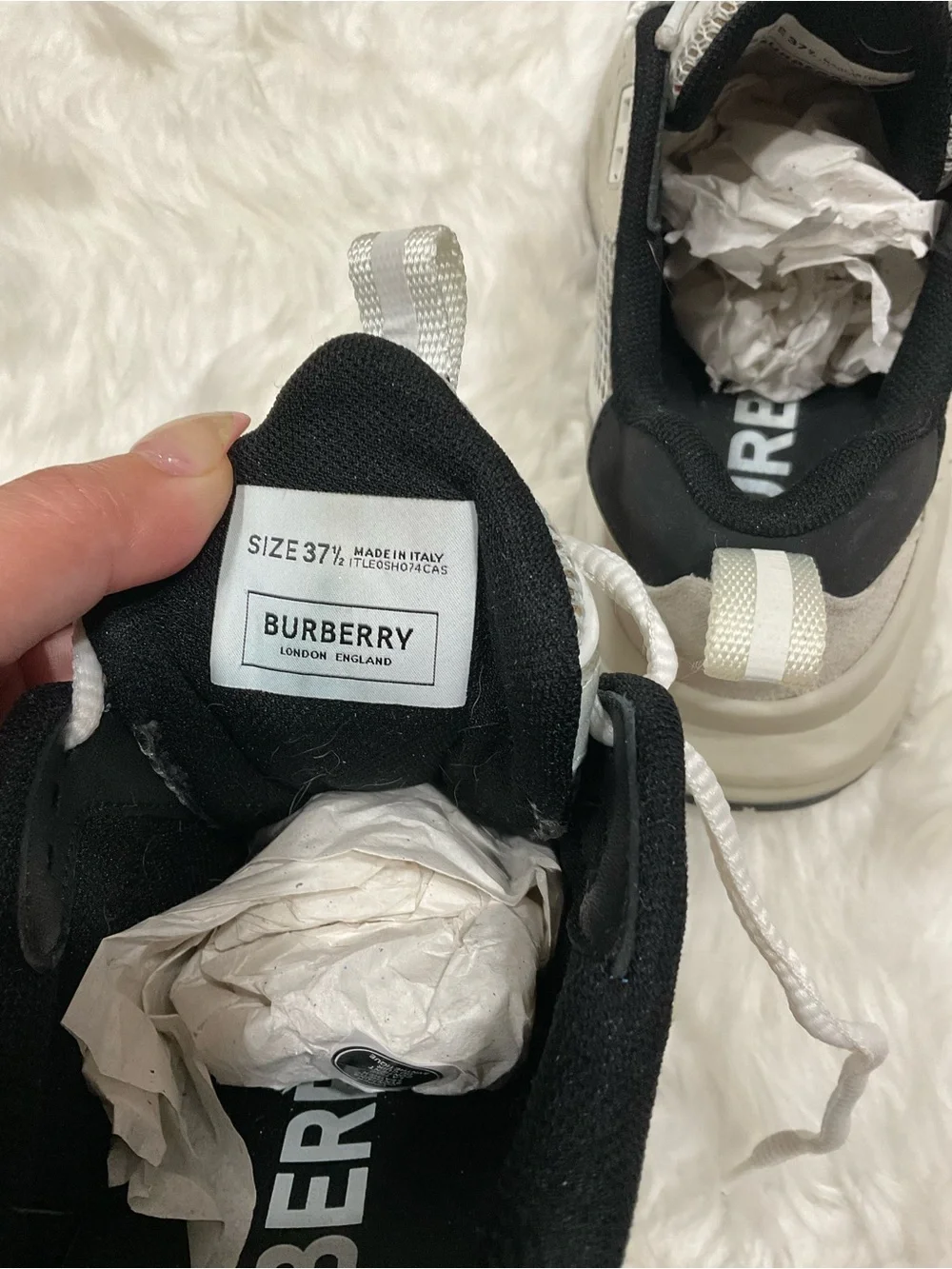 Burberry panels no complements