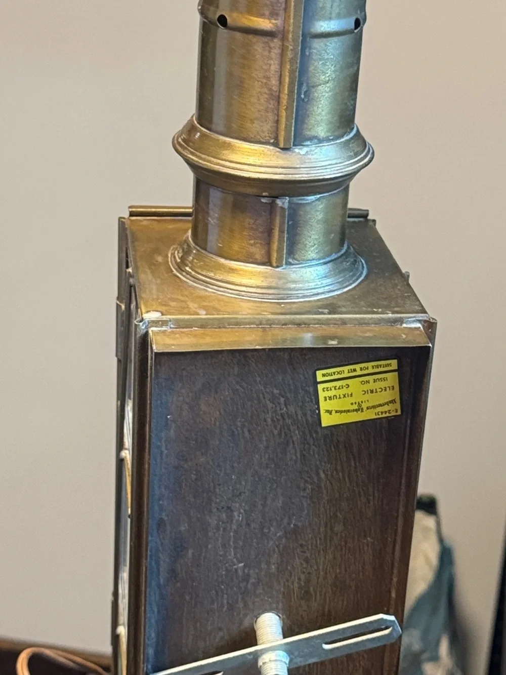 Underwriters Laboratories gold metal