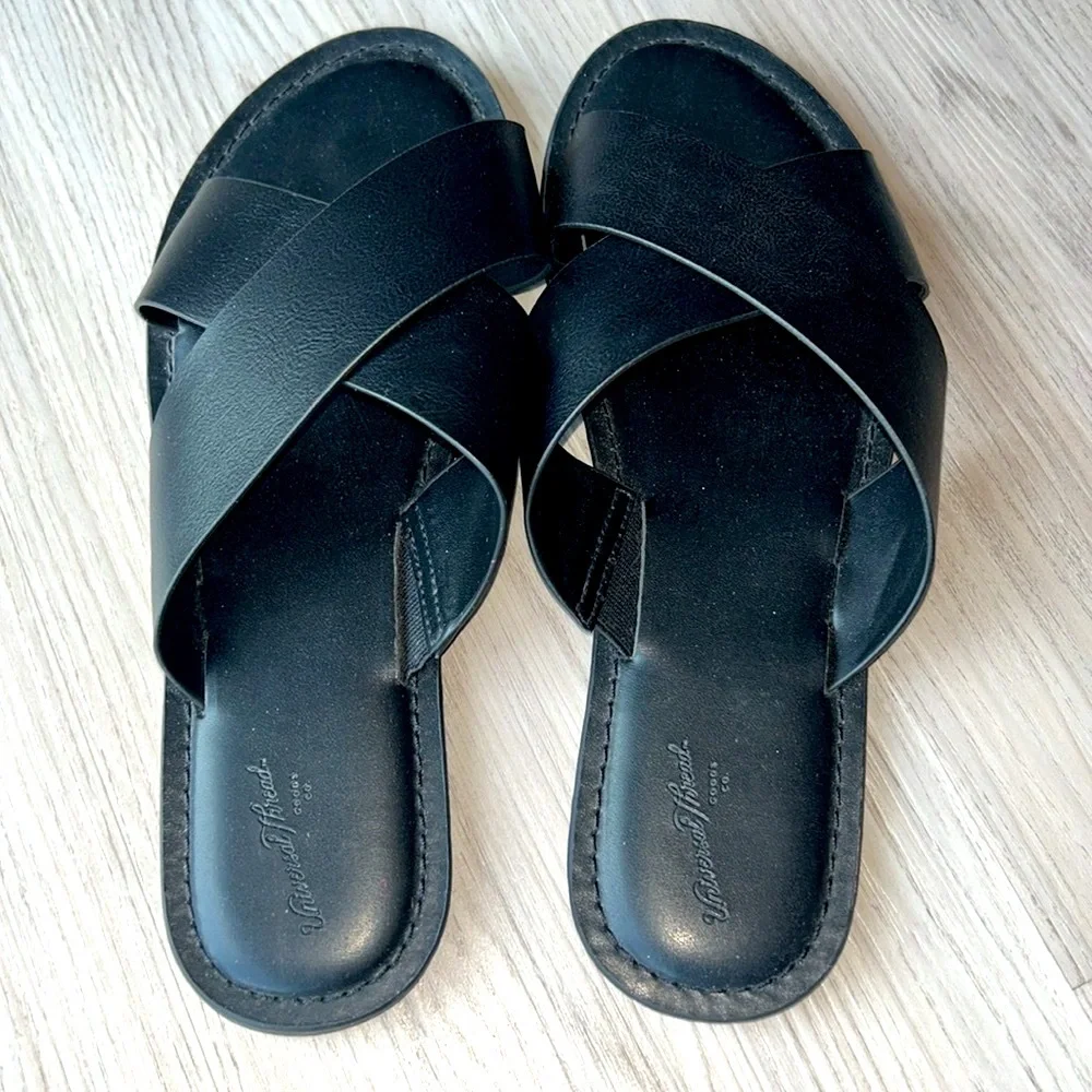 Universal Thread black sildes