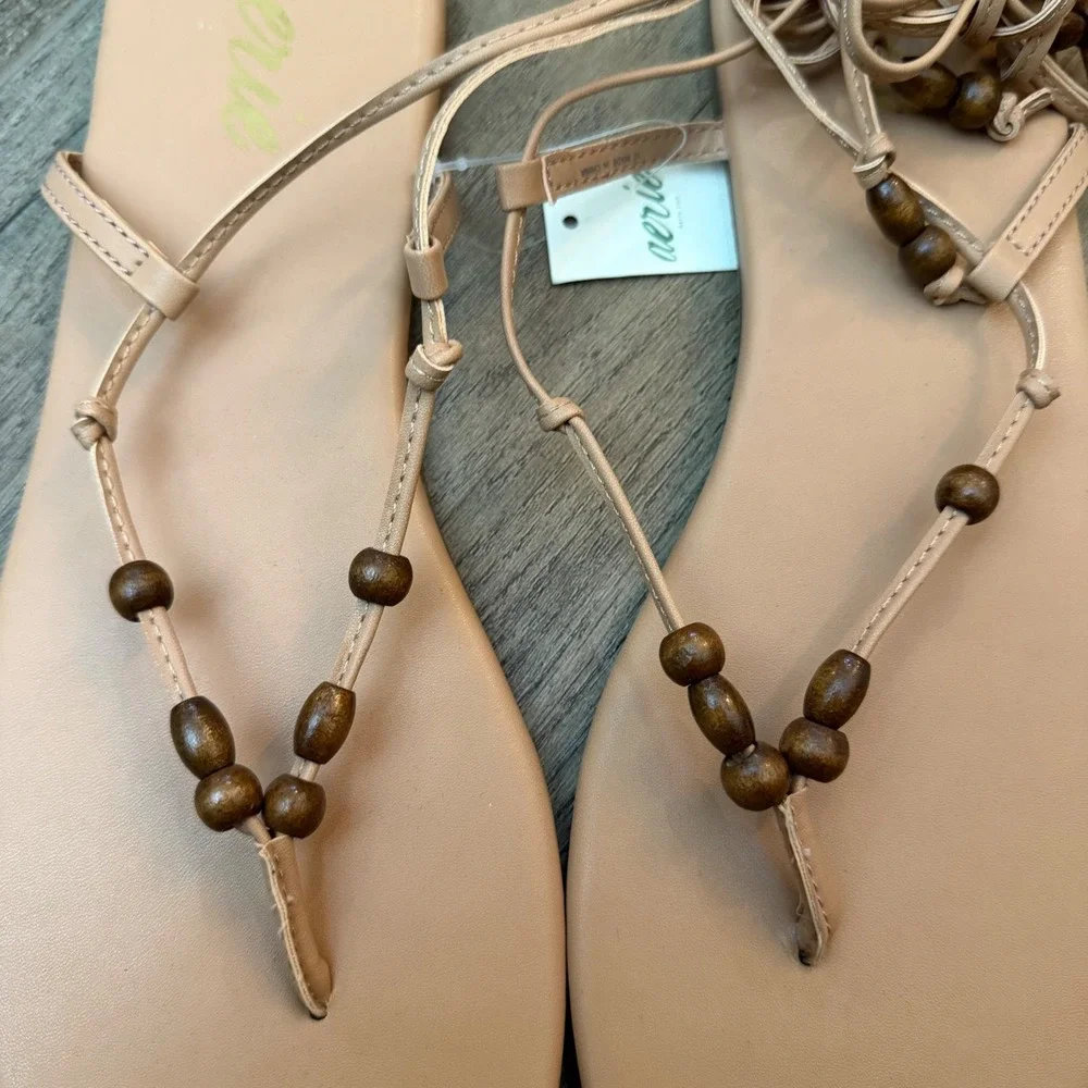 aerie see picture white