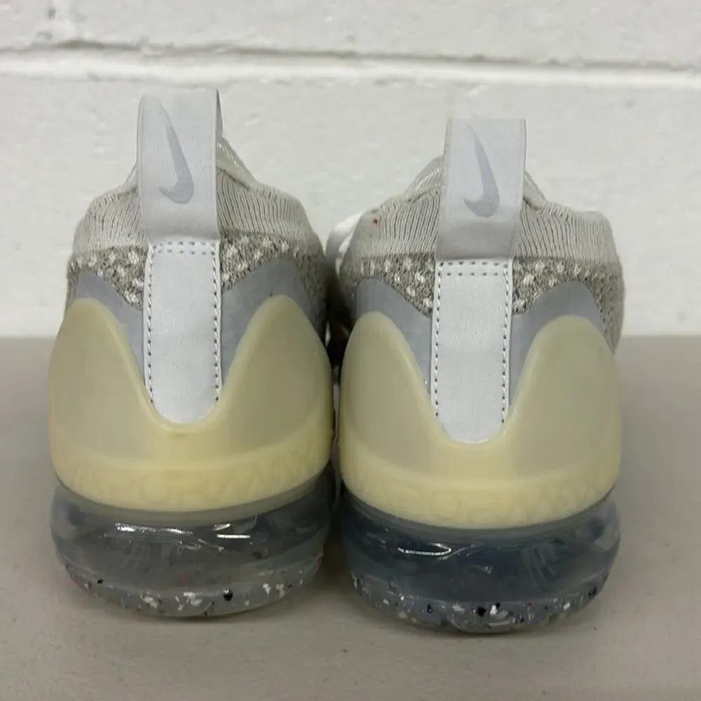 Nike color white