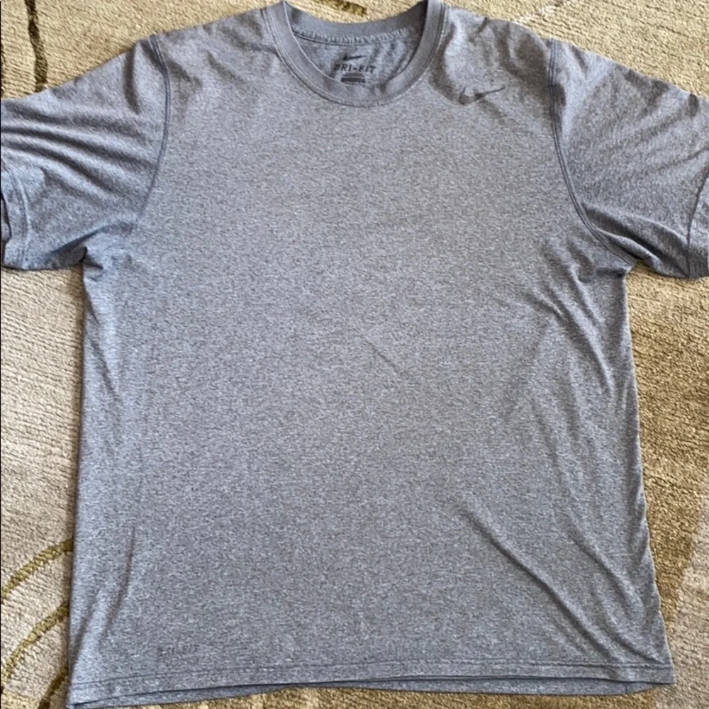 ~Nike~ Dri-Fit Gray T-Shirt