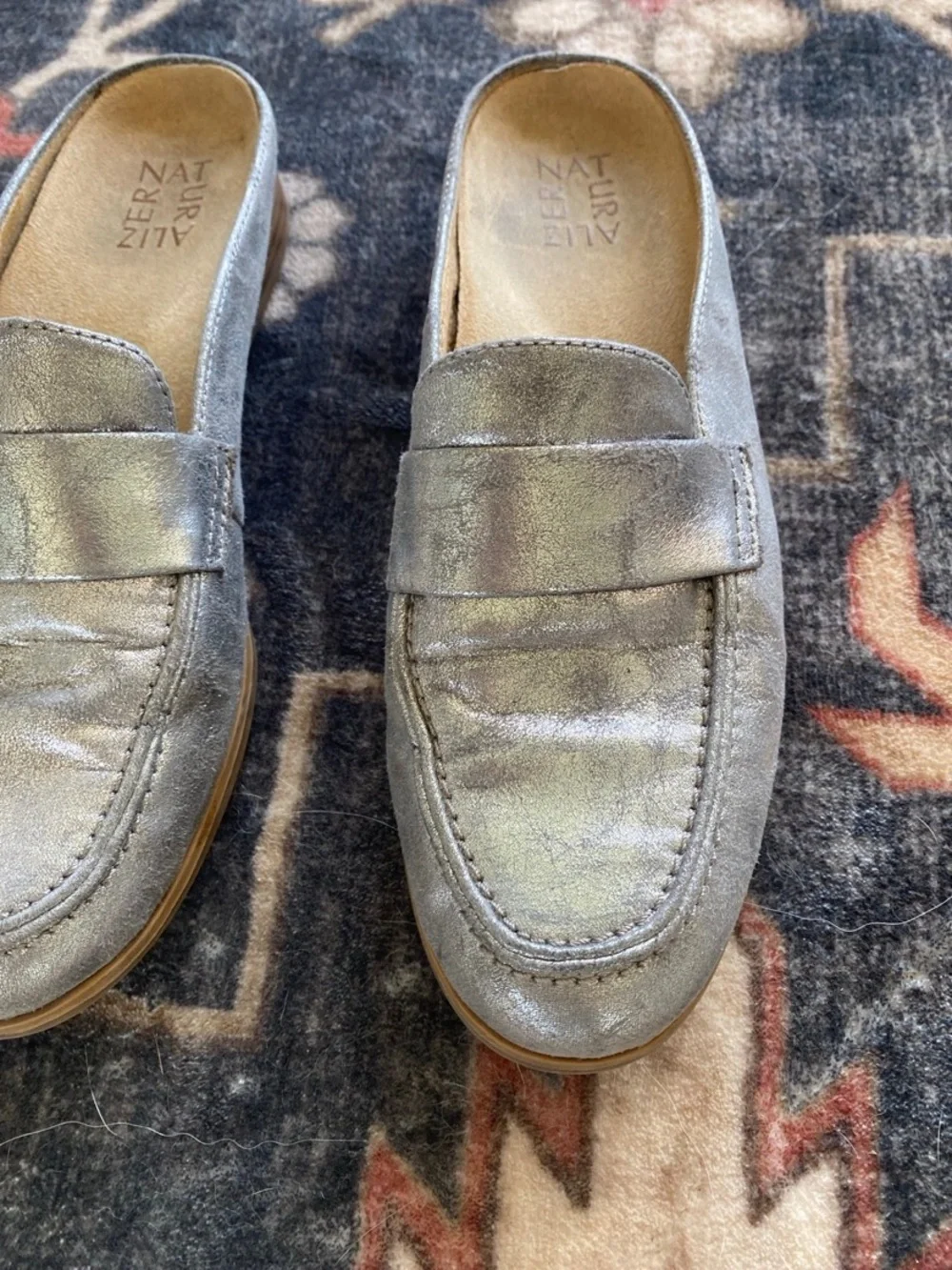 Naturalizer “naturalizer” silver