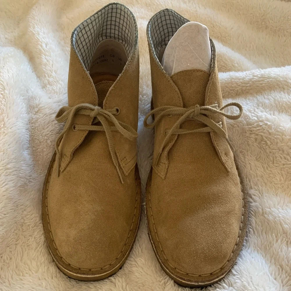 Clarks reposhing this