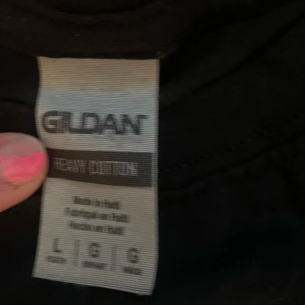 Gildan large tee
