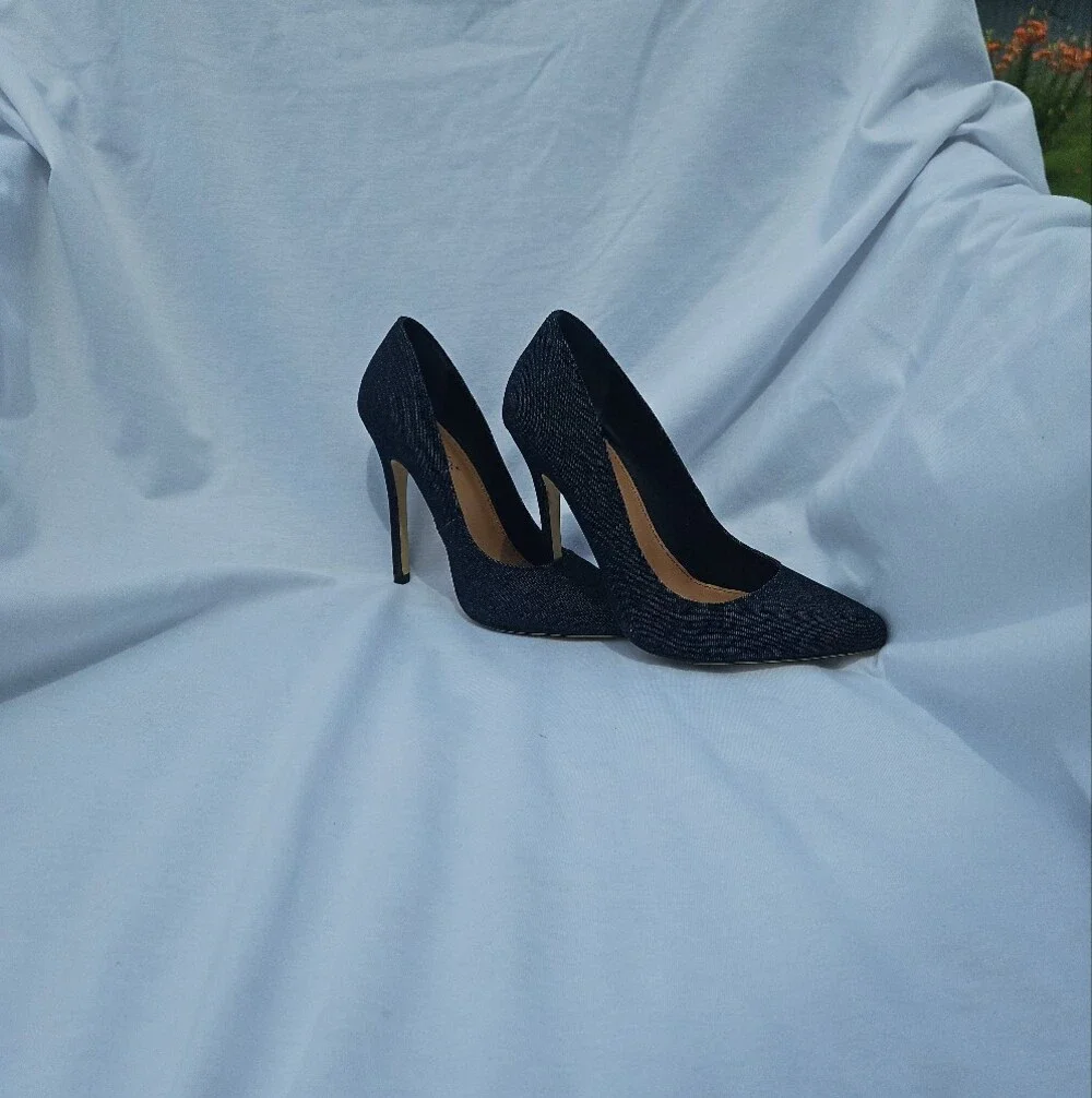 Shoe Dazzle chic navy