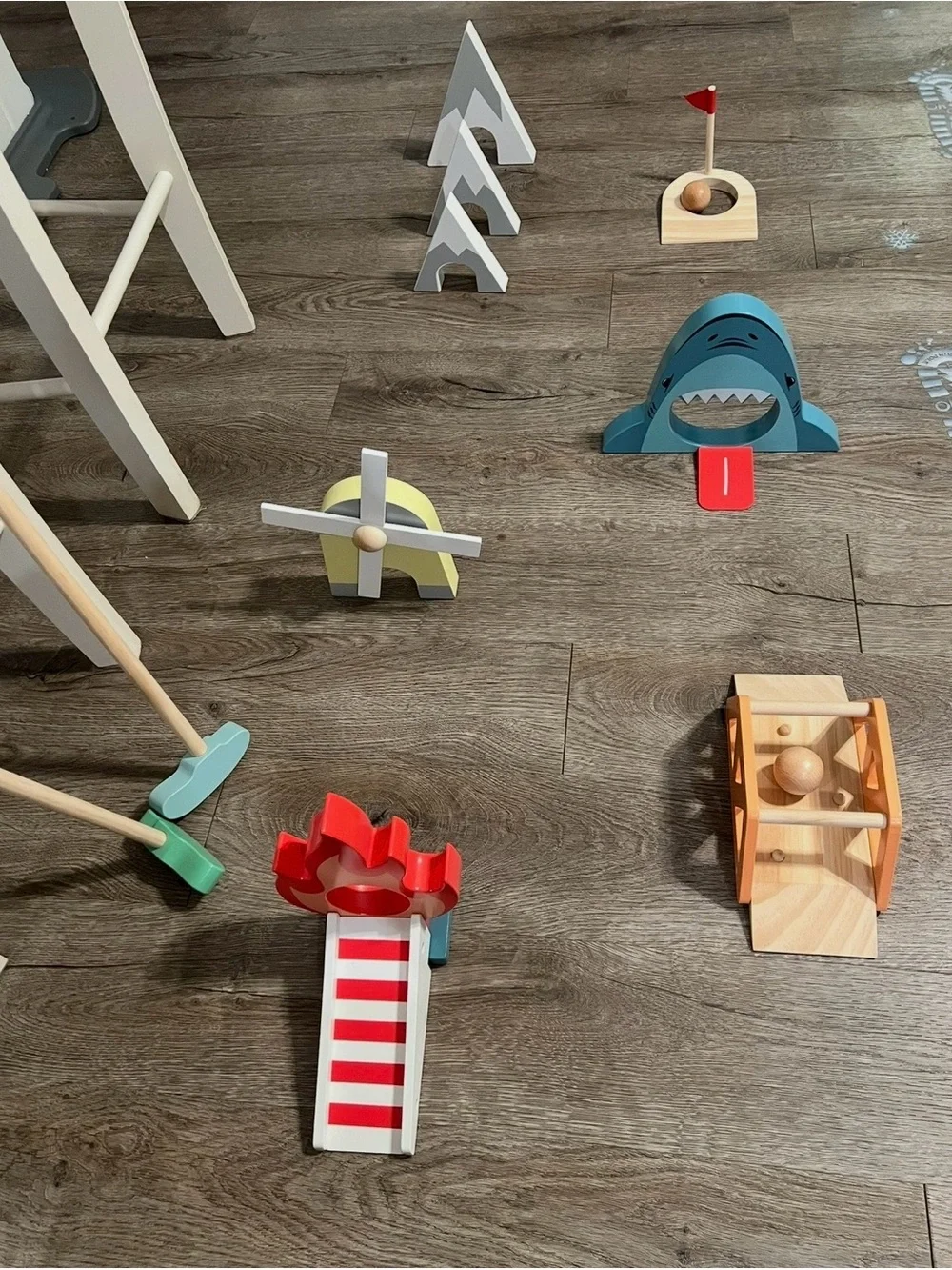 Wooden Mini Golf Playset. New.