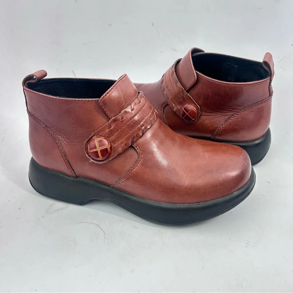 DANSKO Women Vtg Brown Leather Button Strap Ankle Boot Size 40 9.5