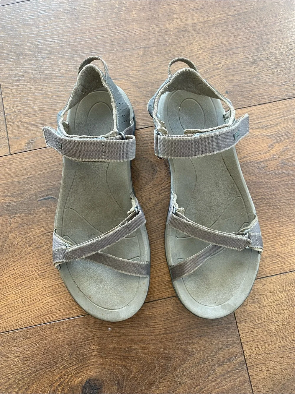 Teva women brown
