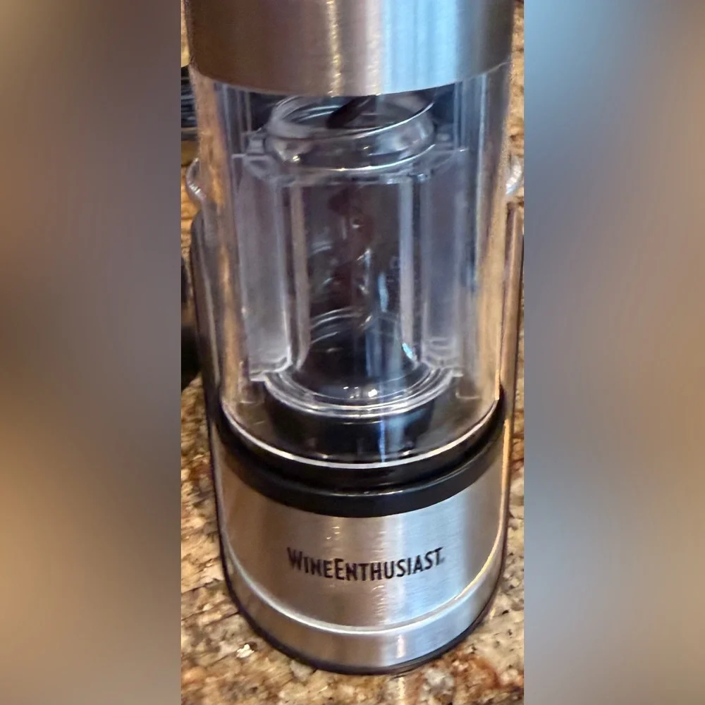 Wine Enthusiast effortlessly open