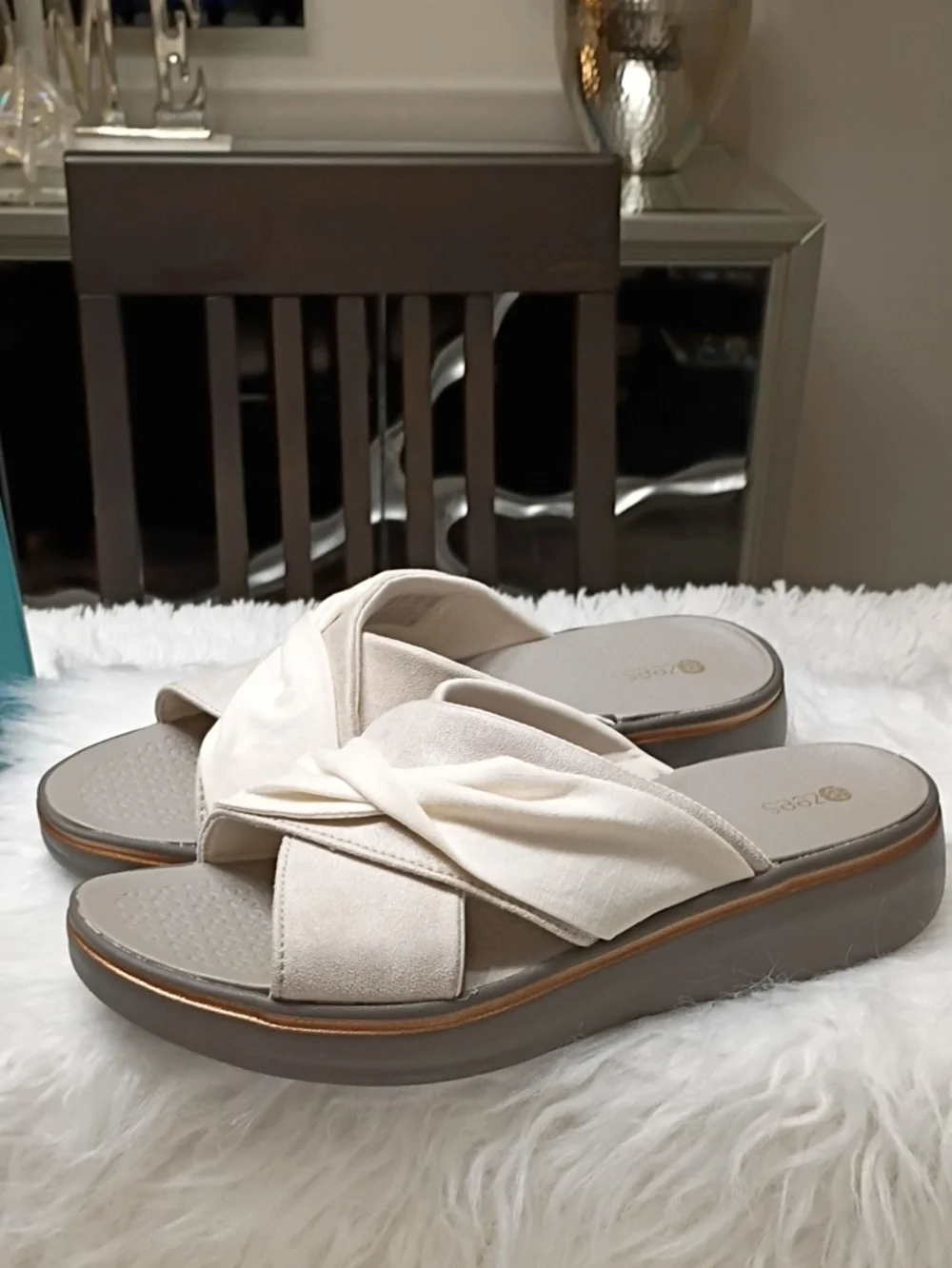 Bzees Take A Bow Cream Twisted Cross-Strap Slide Sandals Rose Gold Trim