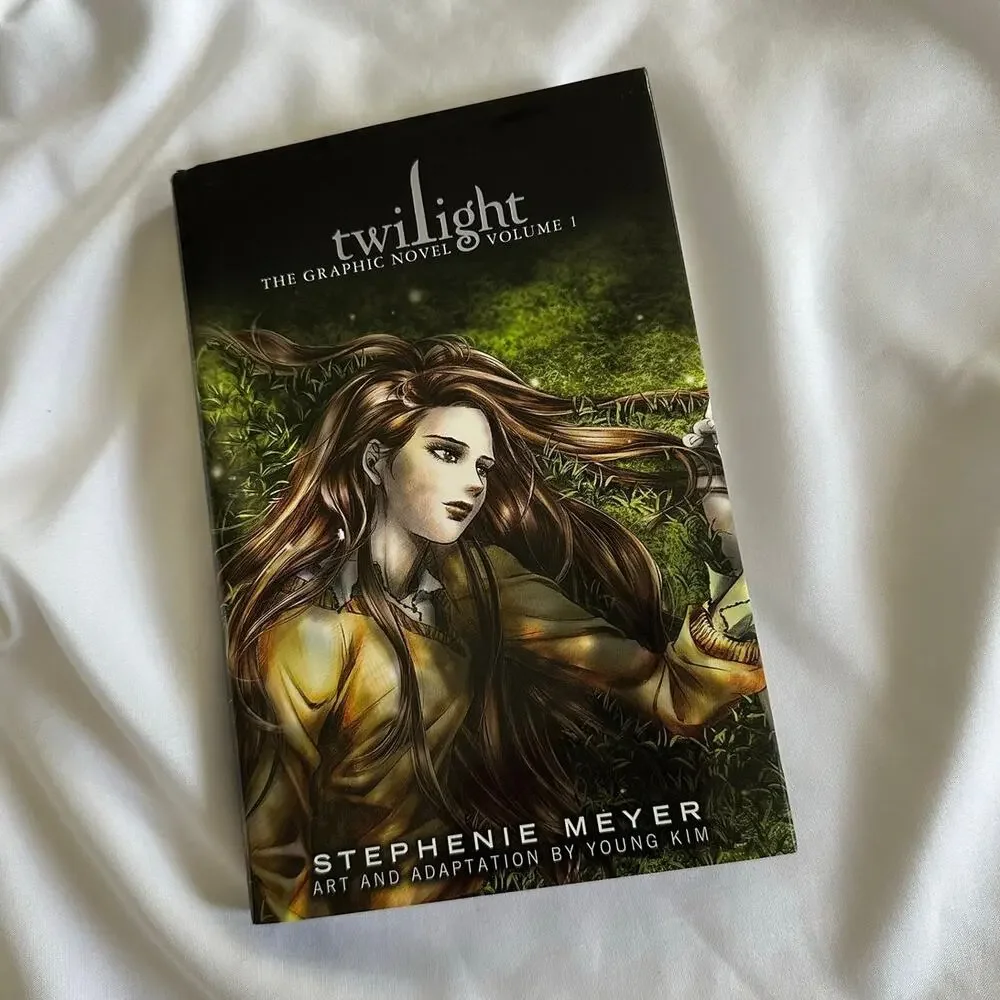 Twilight The Graphic Novel Volume 1 First Edition Stephenie Meyer & Young Kim