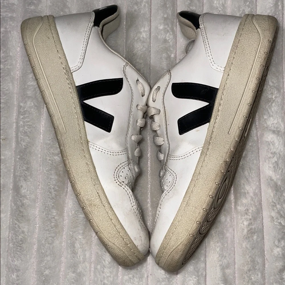 Veja Sneakers | Size 7 Women