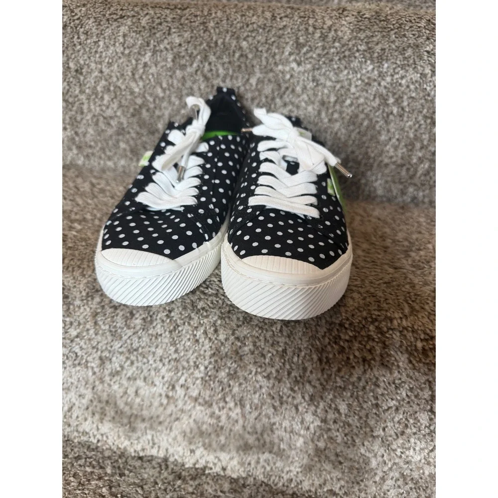 Cariuma polka new tags