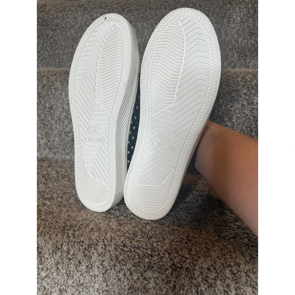 Cariuma men polka brand