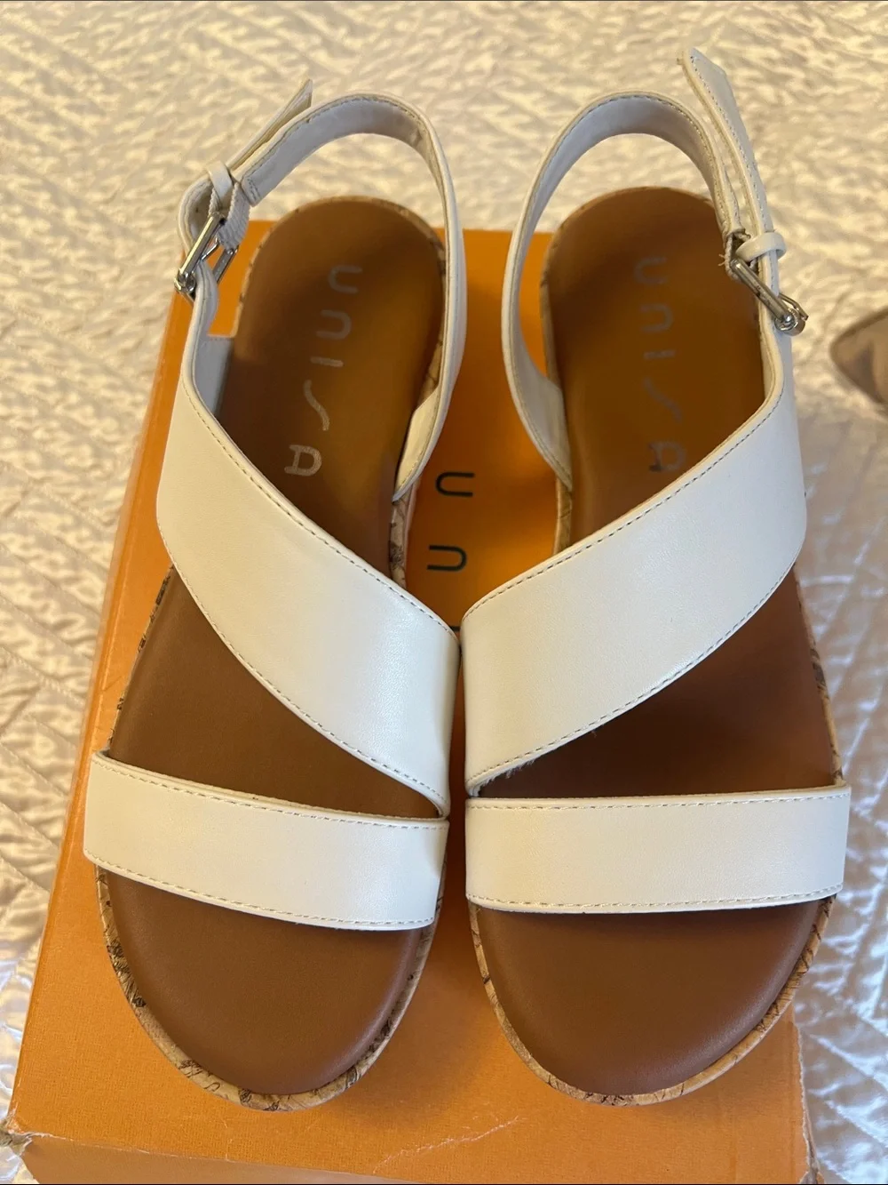 Unisa sandals crossover fit