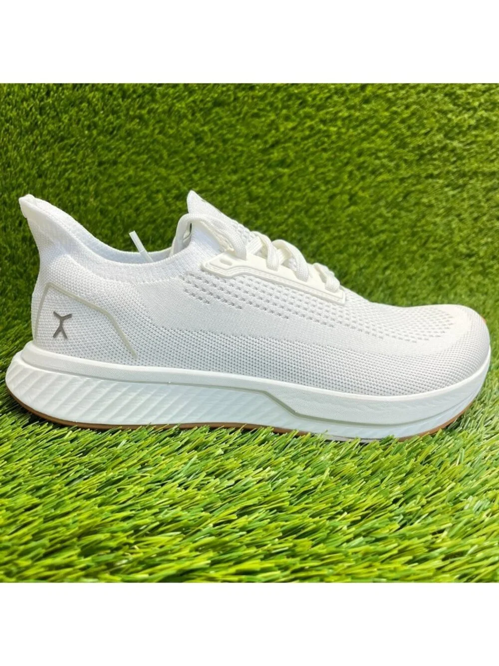 Flux Adapt Runner White Gum Mens Size 8.5 Womens Size 10 Running Athletic Shoes
