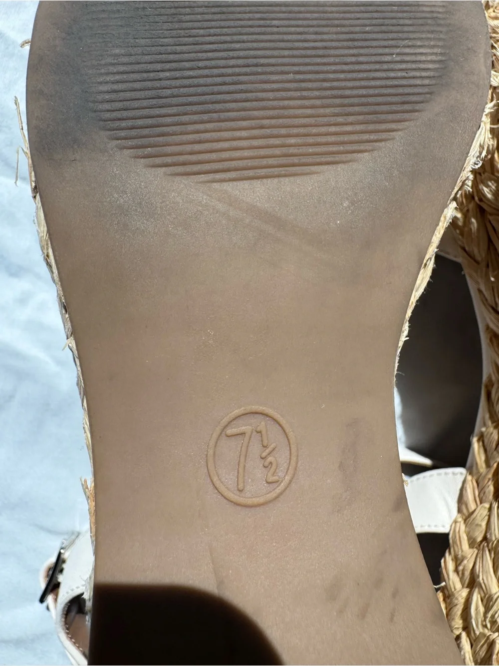 Universal Thread cream wedge