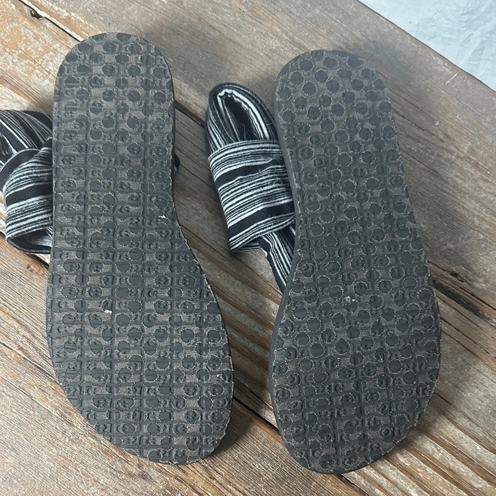 Sanuk comfortable sandals