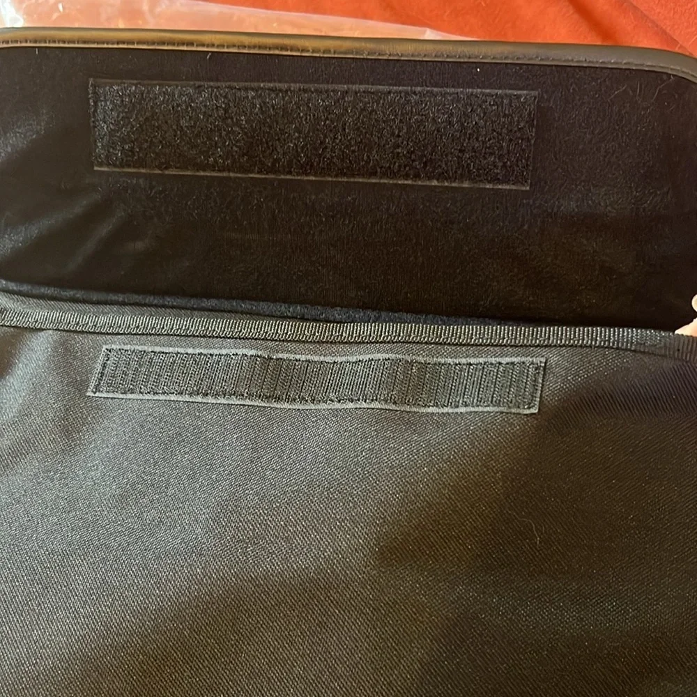 NWOT Black canvas Targus laptop bag/briefcase.