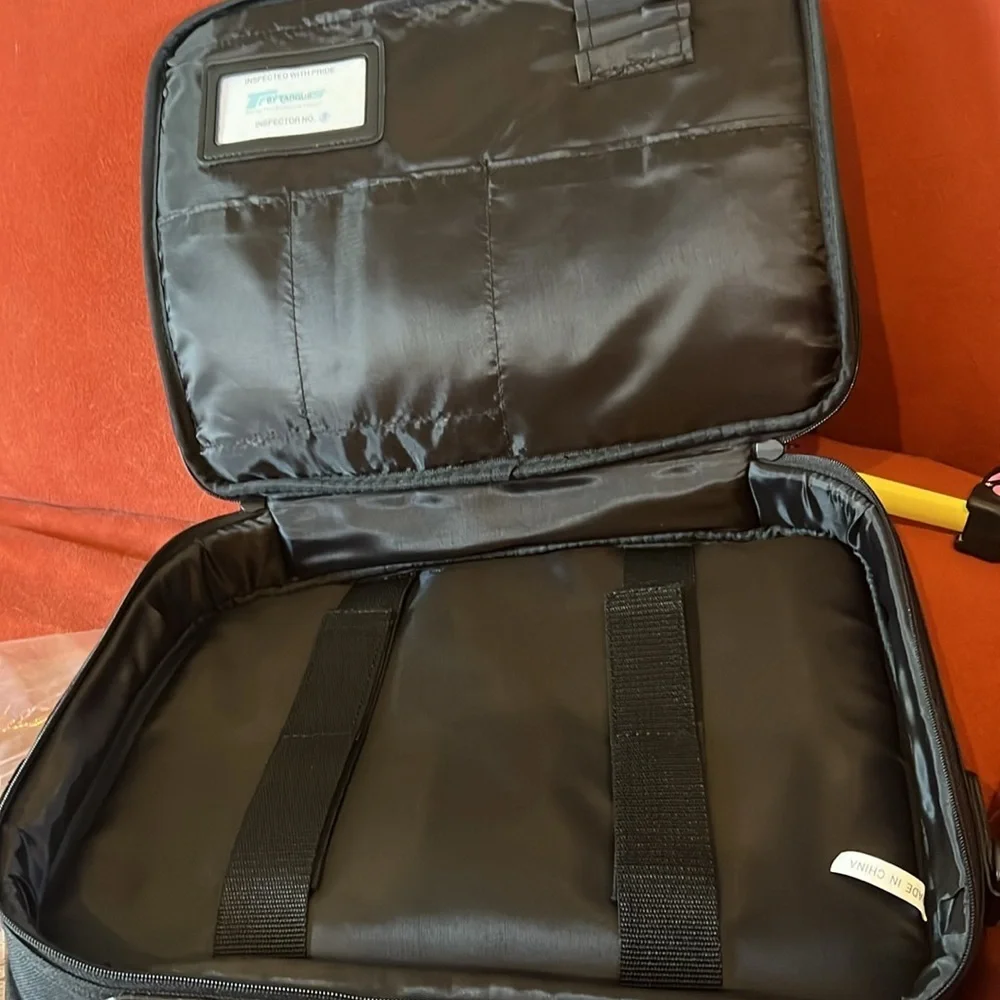 NWOT Black canvas Targus laptop bag/briefcase.