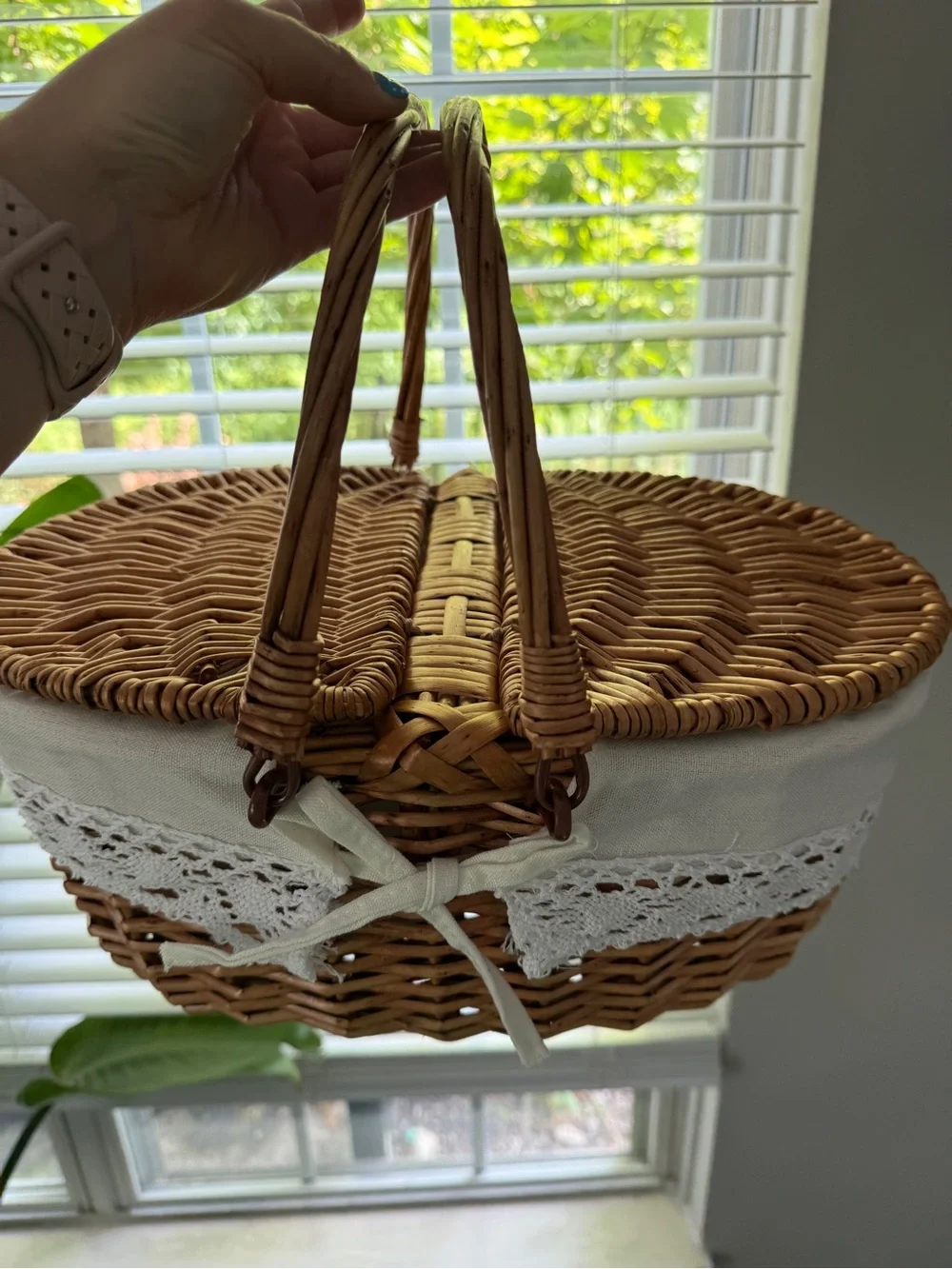 Woven Straw Picnic Basket Handbag with White Lace Trim