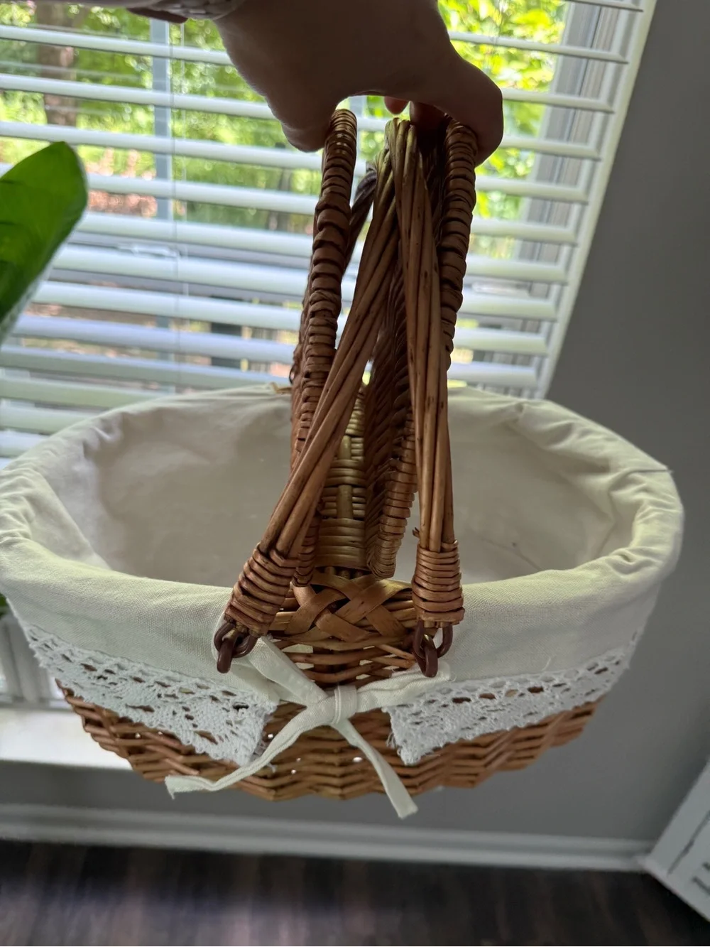 Woven Straw Picnic Basket Handbag with White Lace Trim
