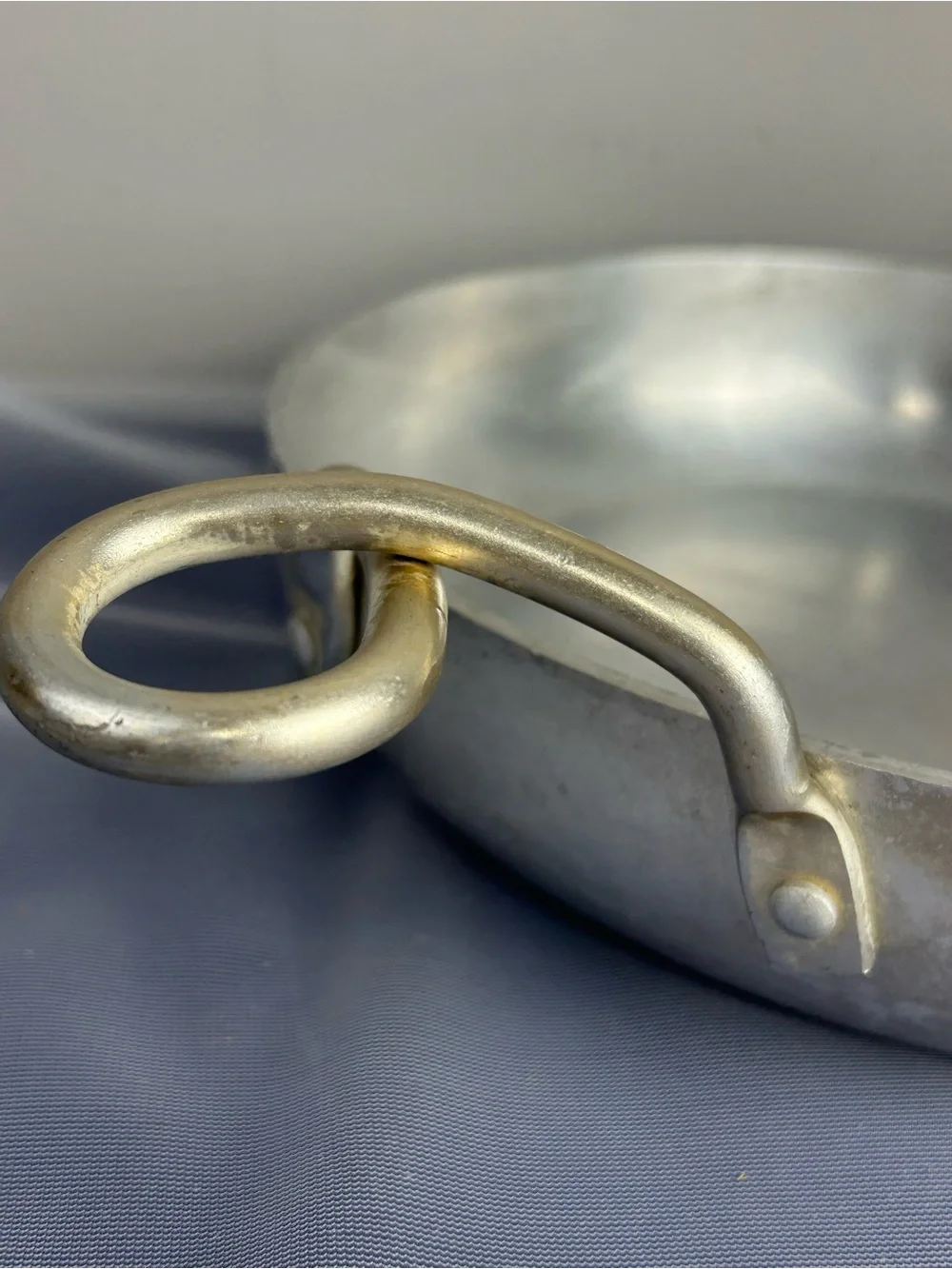 N/A round metal