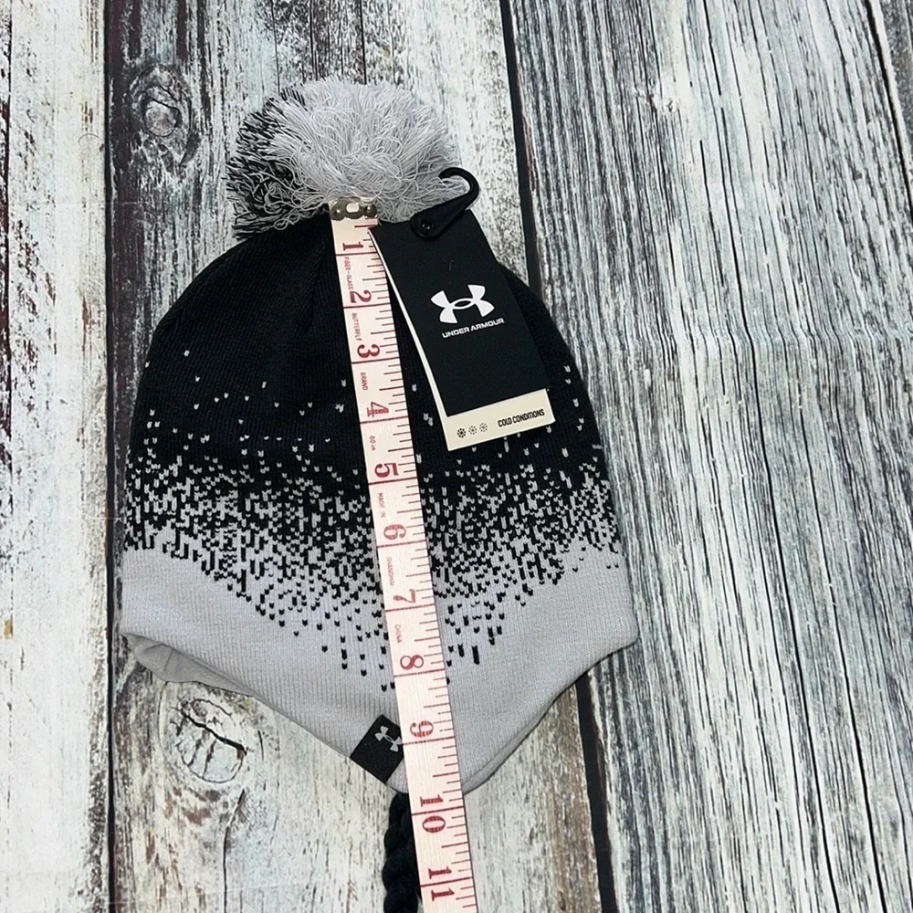Under Armour girl’s black