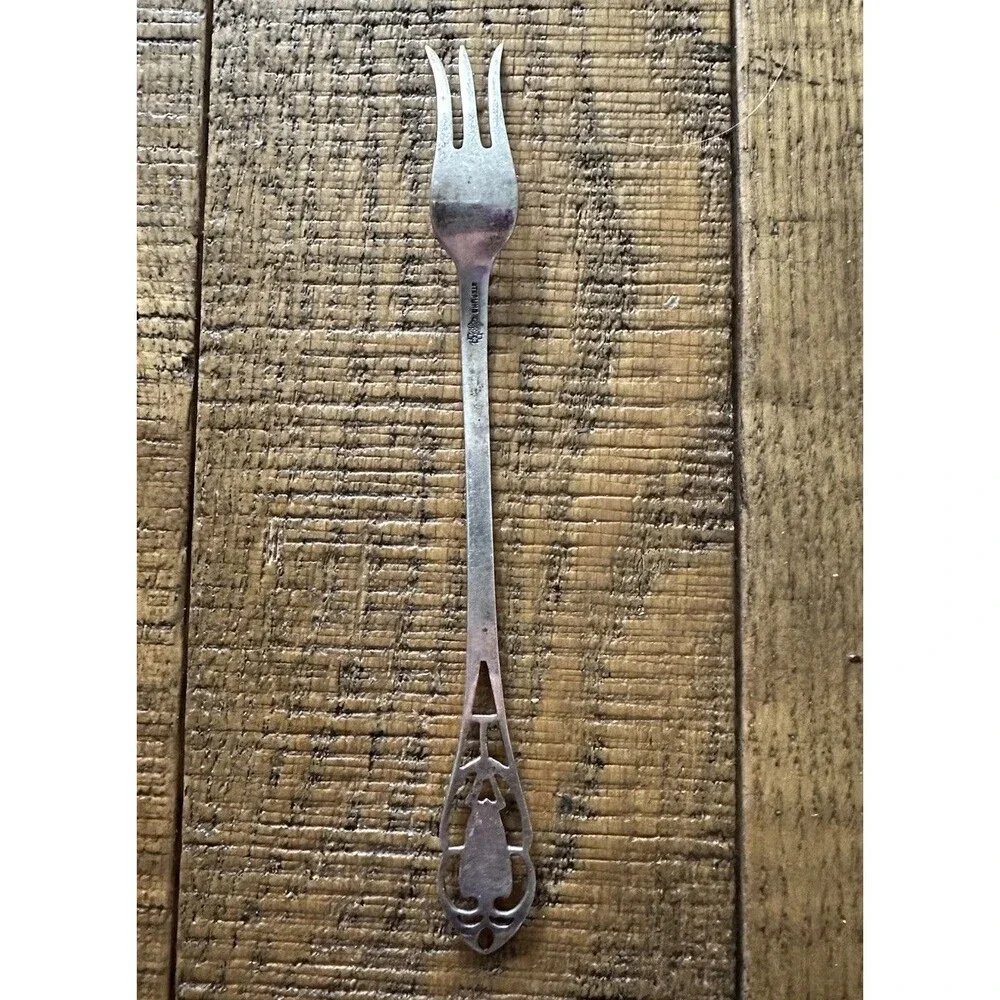 Vintage 1951 Manchester Sterling Silver Pierced Handle 2 Tine Olive Fork 6-3/8