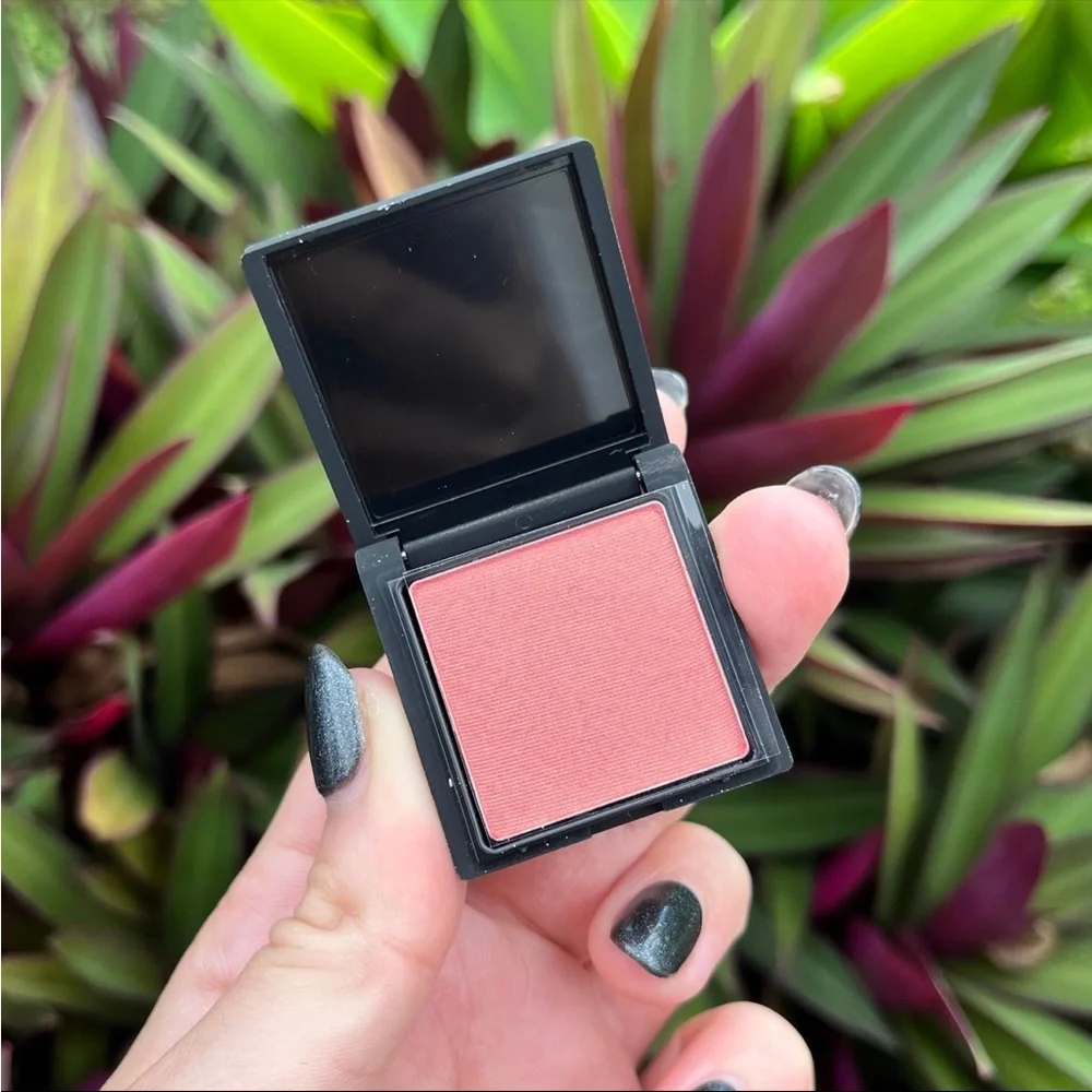 NARS shade iconic